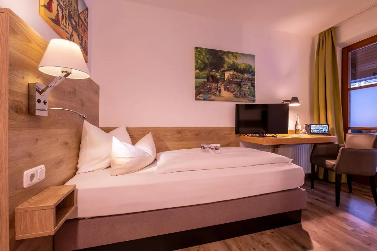 Zur Post Kuemmersbruck Hotel & Tiny Houses Kummersbruck